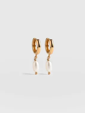 Jacqueline Pearl Huggie Earrings - Gold