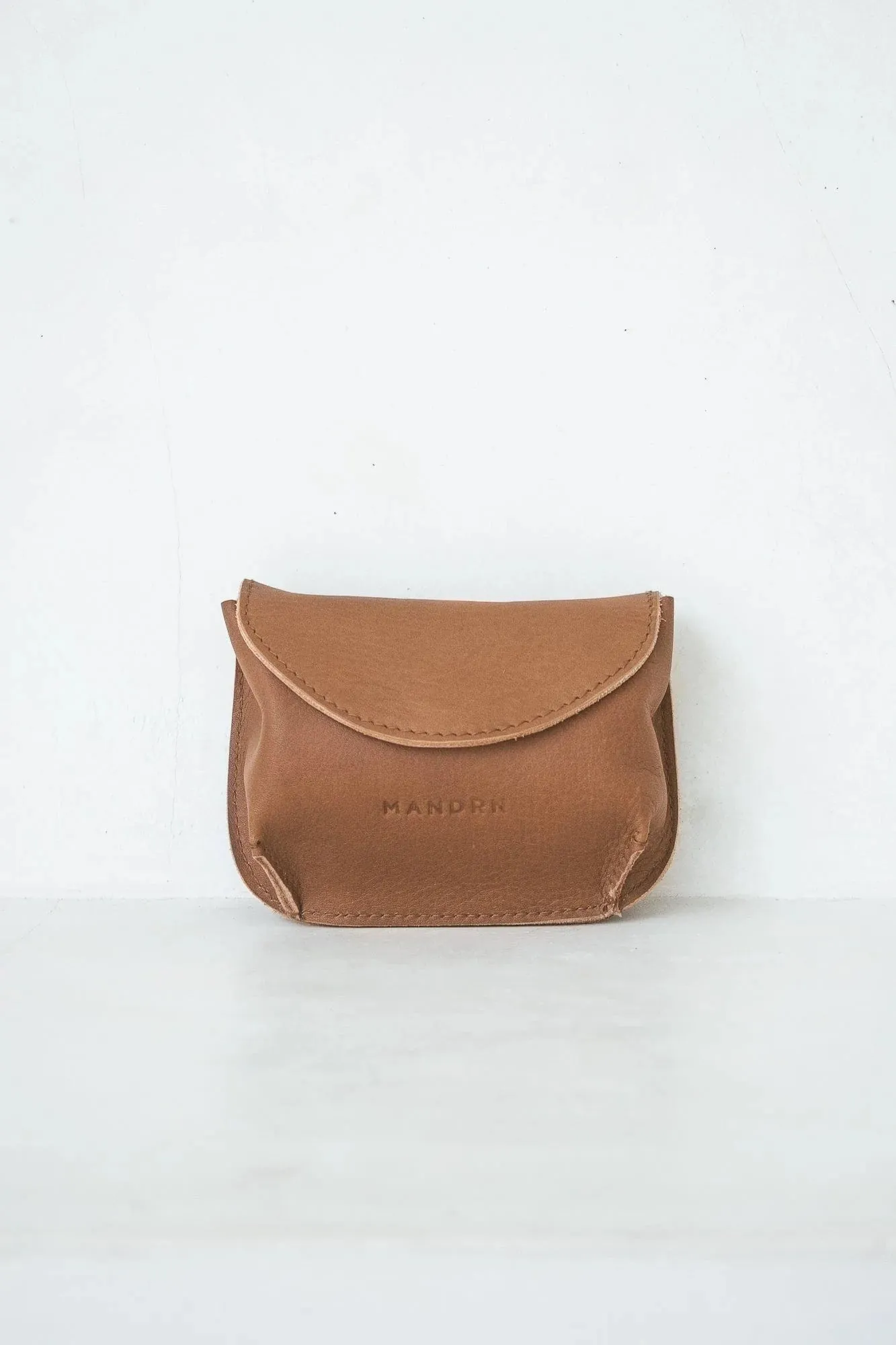 MANDRN BILLIE LEATHER POUCH - TAN